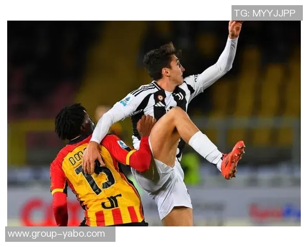 库普梅纳斯传中被扑后图拉姆紧随其后射门再遭门将拒绝