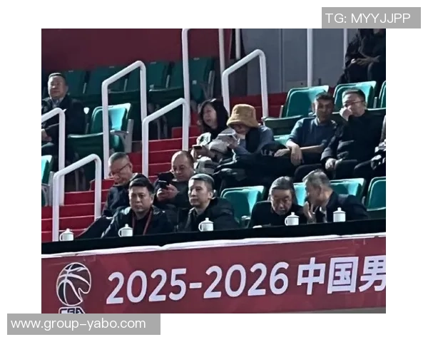 郭士强亲临山西男篮主场观战山西对阵江苏展现对球队的支持与关注 郭士强亲临山西男篮主场观战山西对阵江苏展现对球队的支持与关注